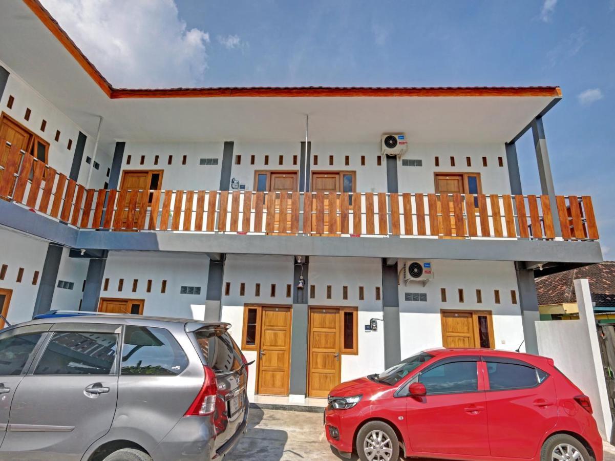 Spot On 90577 Griya Afifah Syariah Hotel Klaten Exterior foto