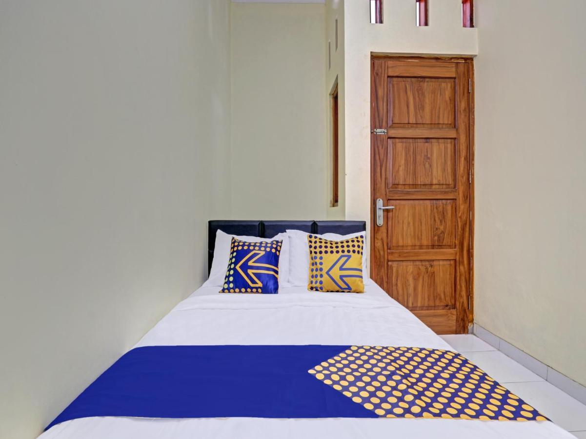 Spot On 90577 Griya Afifah Syariah Hotel Klaten Exterior foto