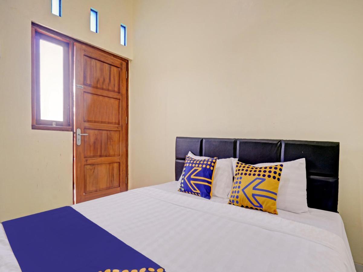 Spot On 90577 Griya Afifah Syariah Hotel Klaten Exterior foto