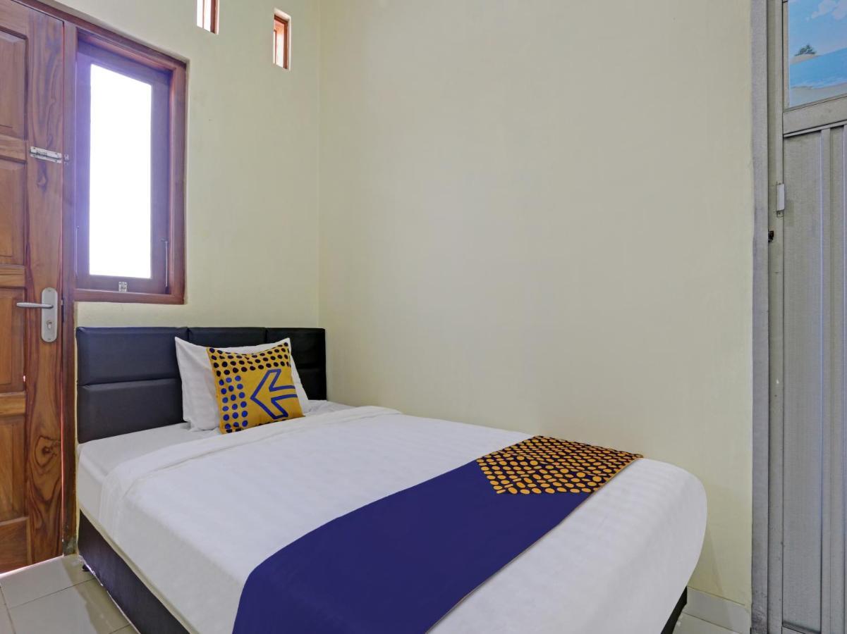 Spot On 90577 Griya Afifah Syariah Hotel Klaten Exterior foto